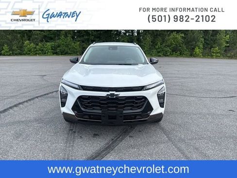 Used 2025 Chevrolet Trax ACTIV w/ Driver Confidence Package FWD image 2