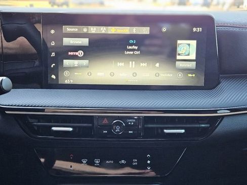 Certified 2025 Nissan Kicks SR image 22