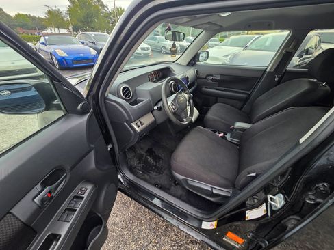 Used 2009 Scion xB FWD image 12