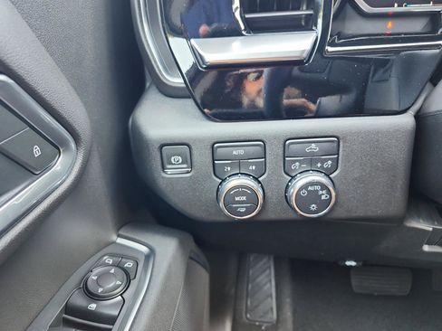 New 2026 GMC Sierra 1500 SLE image 17