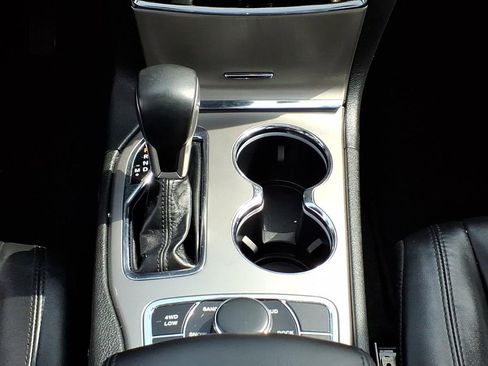 Used 2022 Jeep Grand Cherokee Limited image 20