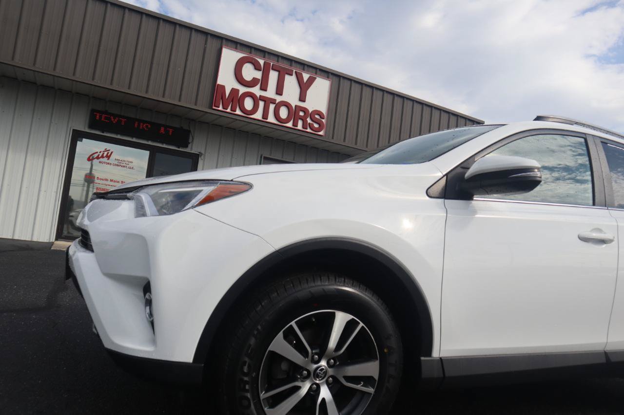 Used 2017 Toyota RAV4 XLE AWD/4WD image 27