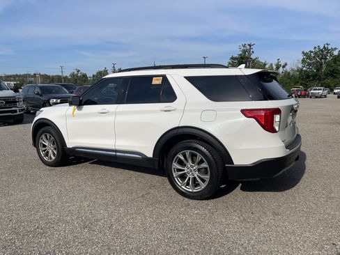 Used 2020 Ford Explorer XLT w/ Equipment Group 202A AWD/4WD image 6