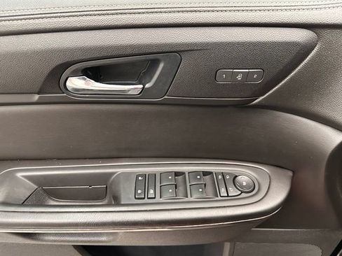 Used 2016 Chevrolet Traverse LTZ FWD image 17