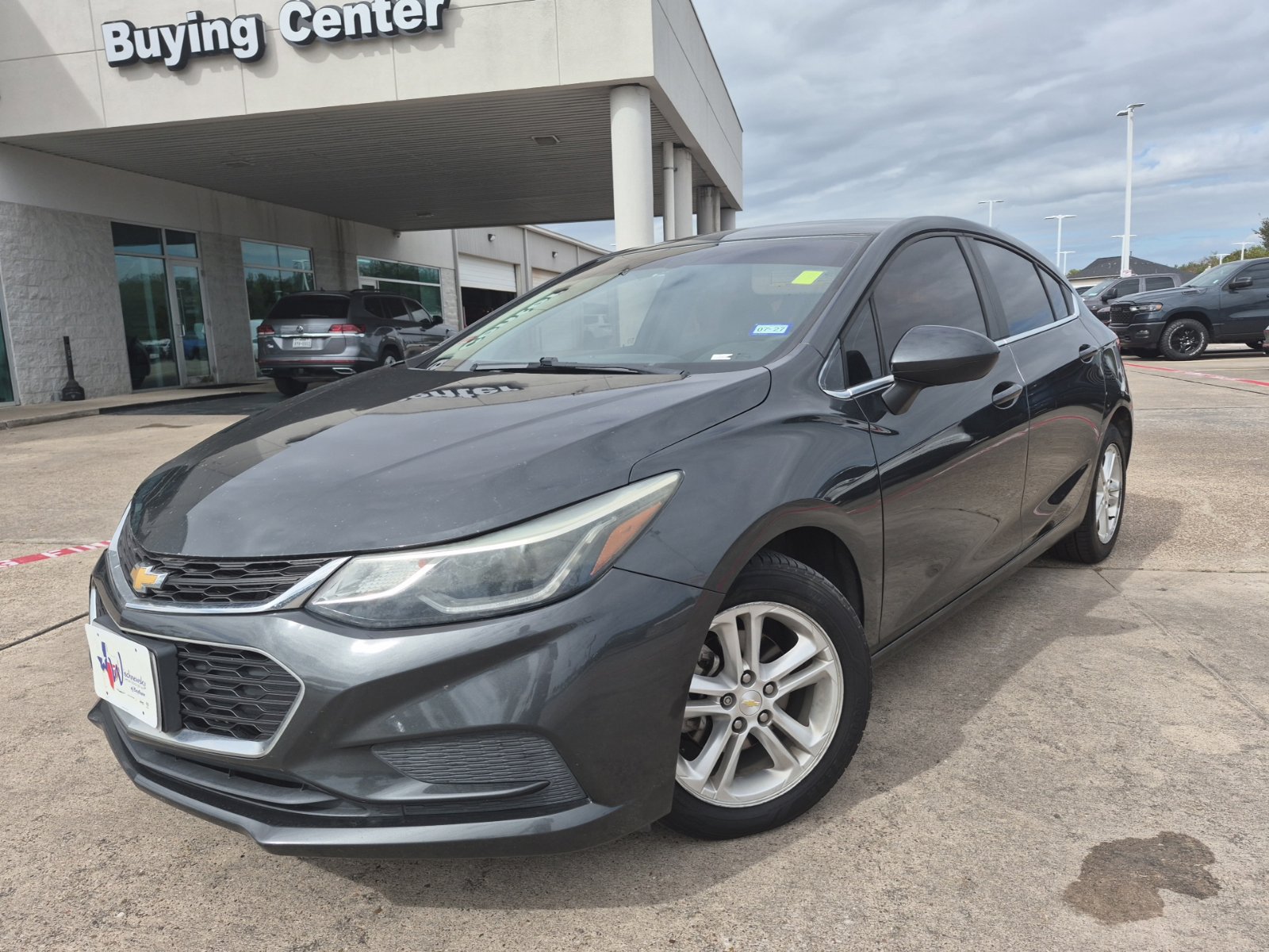 Used 2018 Chevrolet Cruze LT FWD image 1