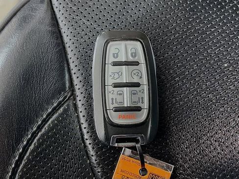 Used 2019 Chrysler Pacifica Limited image 12