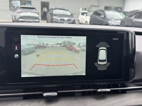 Used 2023 Kia Carnival EX image 27