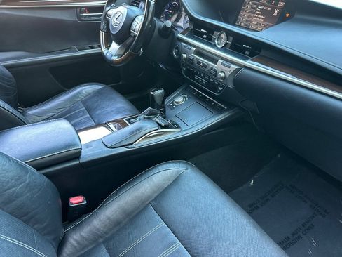 Used 2016 Lexus ES 300h image 32