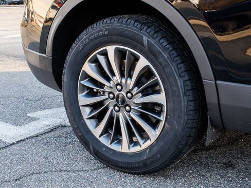 Used 2023 Lincoln Nautilus AWD w/ Premium Package image 7