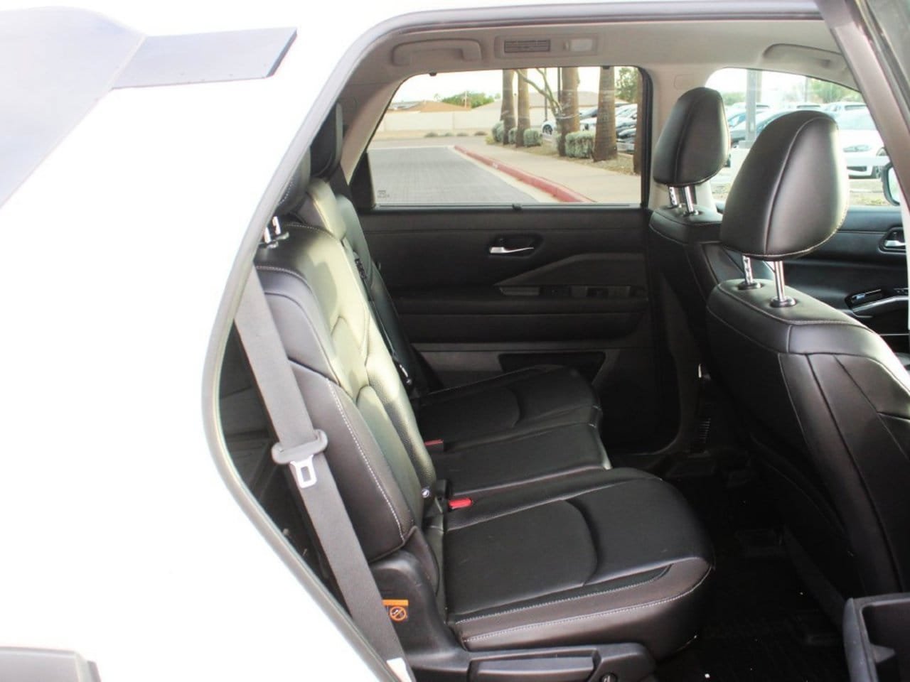 Used 2022 Nissan Pathfinder SL w/ SL Black Package FWD image 15
