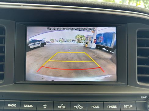Used 2020 Hyundai Elantra SEL image 32