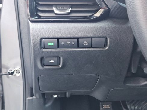 Used 2024 Nissan Sentra SV FWD image 19