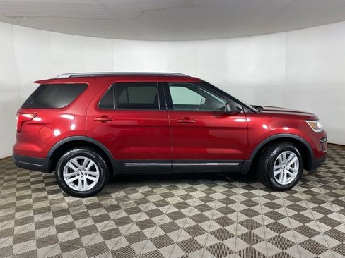 Used 2018 Ford Explorer XLT image 23