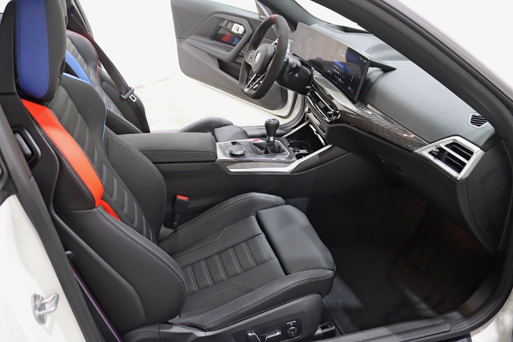 Used 2026 BMW M2 w/ Lighting Package RWD image 33