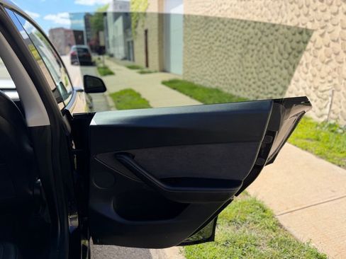 Used 2021 Tesla Model Y Long Range AWD/4WD image 26