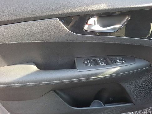 Used 2023 Kia Forte GT-Line w/ GT-Line Premium Package image 9