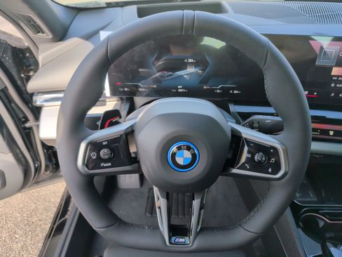 Used 2026 BMW i5 eDrive40 w/ M Sport Package RWD image 17