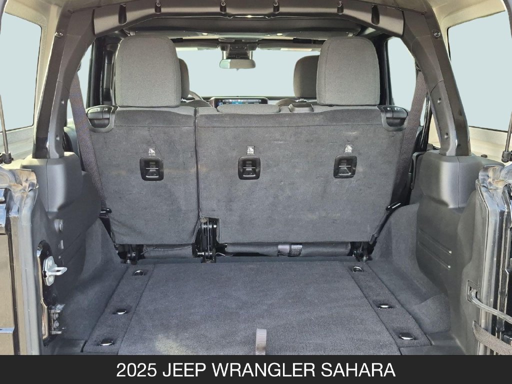 Used 2025 Jeep Wrangler Unlimited Sahara AWD/4WD image 23
