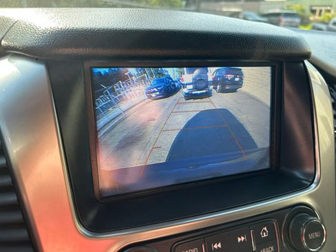 Used 2018 Chevrolet Suburban LT image 21