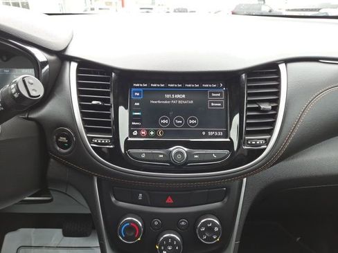 Used 2022 Chevrolet Trax LT w/ LT Convenience Package image 23