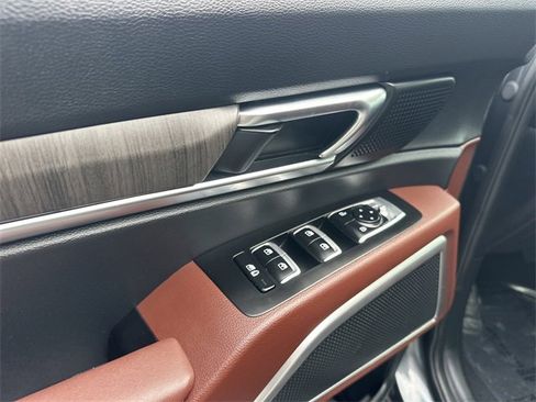 Used 2024 Kia Telluride EX w/ EX Captain's Chair Package image 21