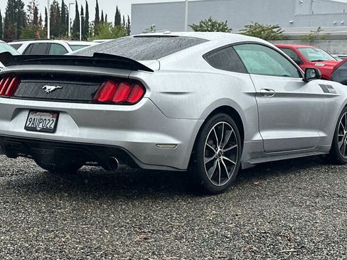 Used 2015 Ford Mustang Premium image 3