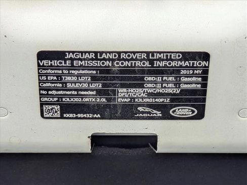 Used 2019 Land Rover Range Rover Velar R-Dynamic SE image 26