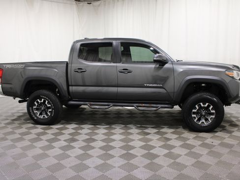 Used 2017 Toyota Tacoma TRD Off-Road w/ Tow Package (A/T) AWD/4WD image 27