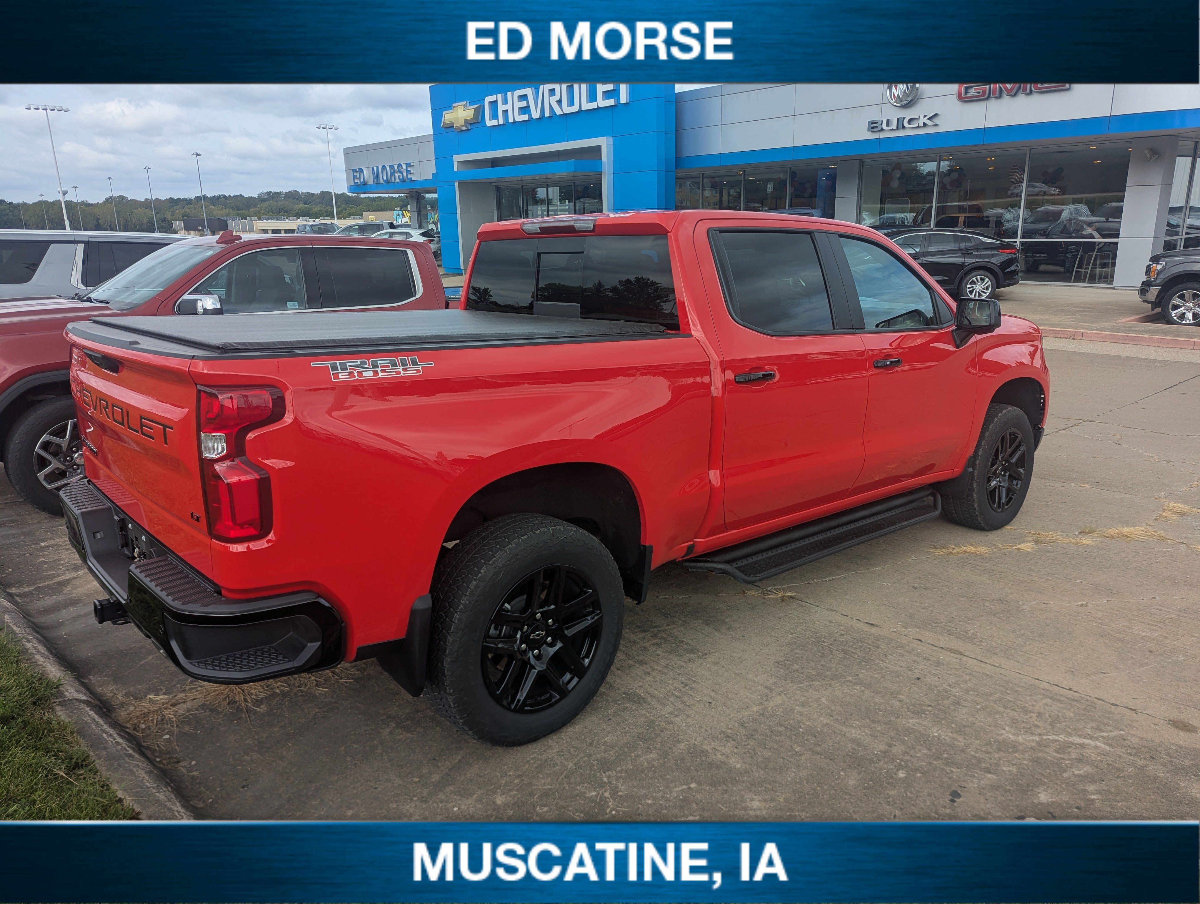 Used 2024 Chevrolet Silverado 1500 LT Trail Boss w/ Convenience Package II AWD/4WD image 4