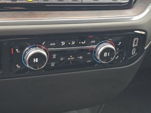 Certified 2025 GMC Sierra 1500 SLT image 21