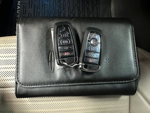Used 2024 Lincoln Nautilus Reserve AWD/4WD image 39