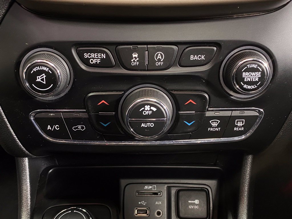 Used 2018 Jeep Cherokee Limited AWD/4WD image 25