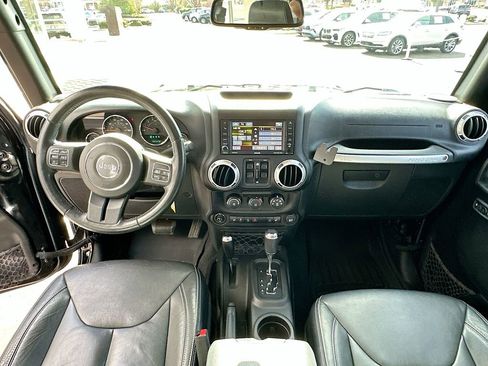 Used 2015 Jeep Wrangler Unlimited Rubicon w/ Connectivity Group image 3