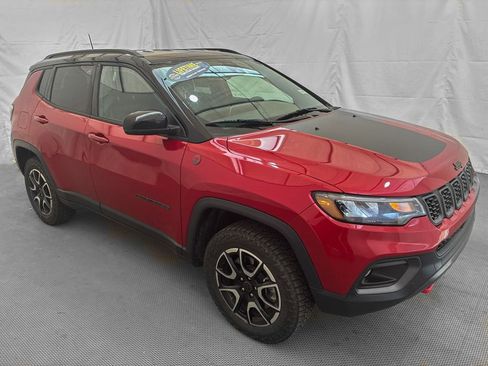 Used 2025 Jeep Compass Trailhawk AWD/4WD image 10