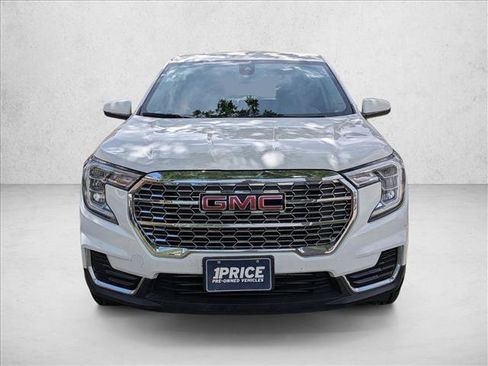 Used 2024 GMC Terrain SLE AWD/4WD image 2