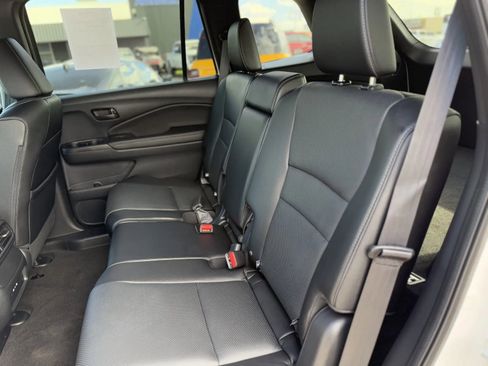 Used 2025 Honda Passport EX-L image 13