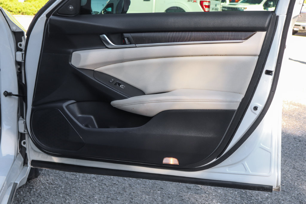 Used 2018 Honda Accord Touring image 44