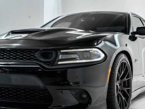 Used 2019 Dodge Charger Scat Pack w/ Dynamics Package RWD image 13