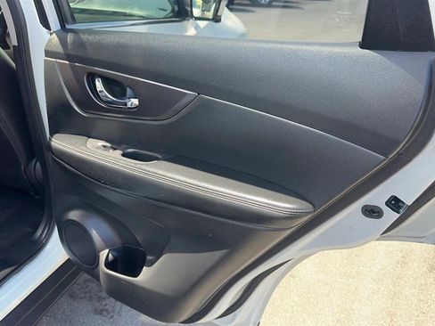 Used 2016 Nissan Rogue SV w/ SV Premium Package image 21