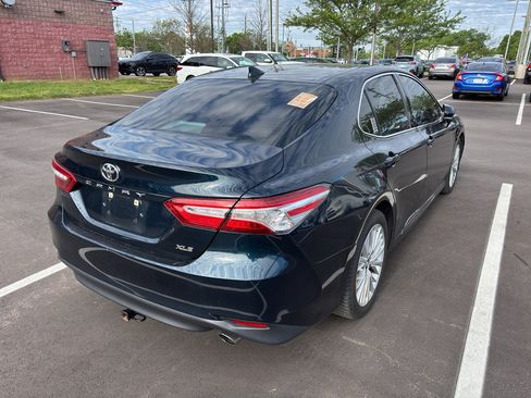Used 2019 Toyota Camry XLE image 4