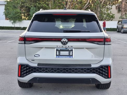 New 2026 Volkswagen Tiguan SE R-Line FWD image 4