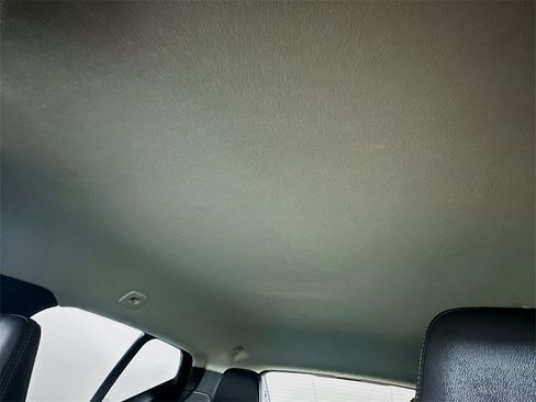 Used 2022 Volvo XC40 T4 Momentum image 21