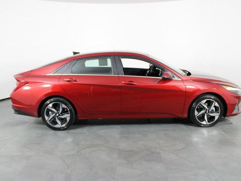 Used 2023 Hyundai Elantra Limited FWD image 11