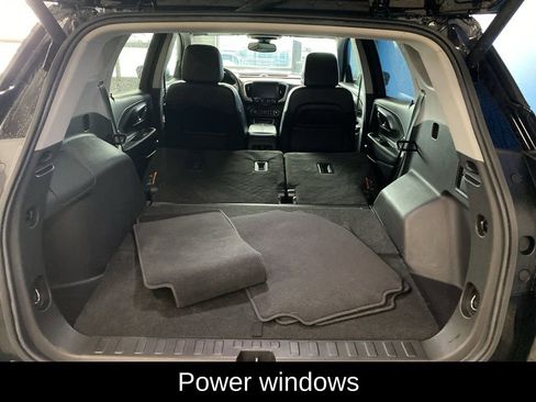 Used 2024 GMC Terrain SLT image 20