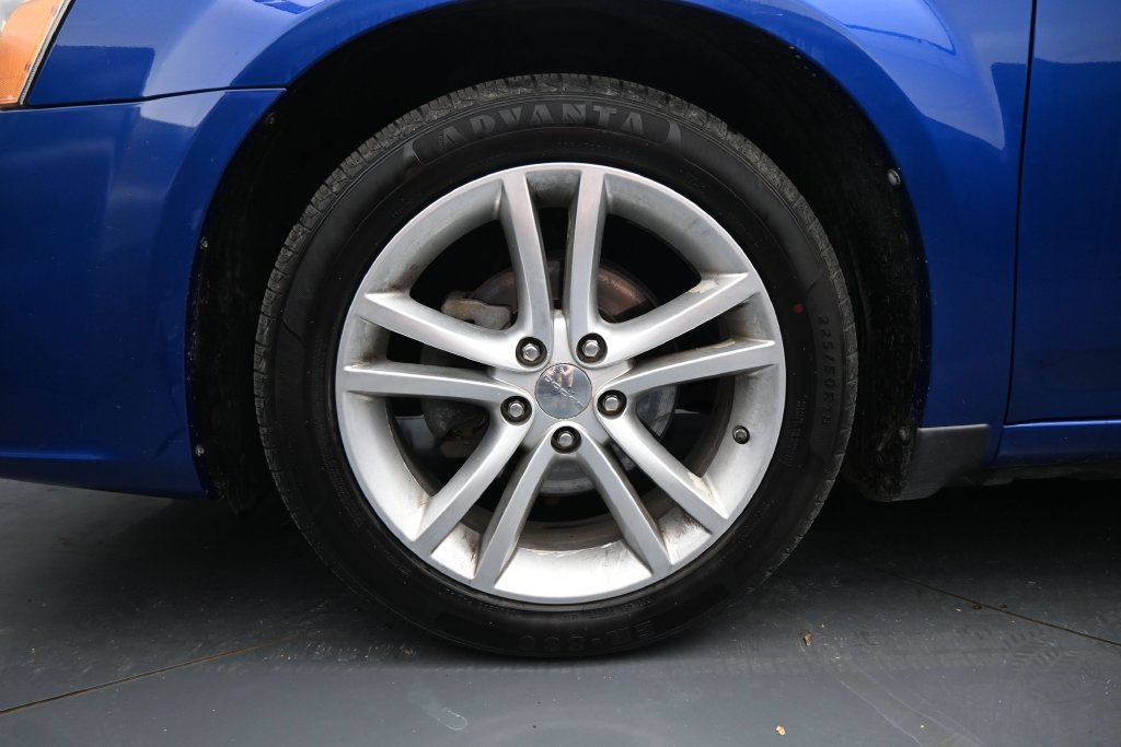 Used 2013 Dodge Avenger SE FWD image 25