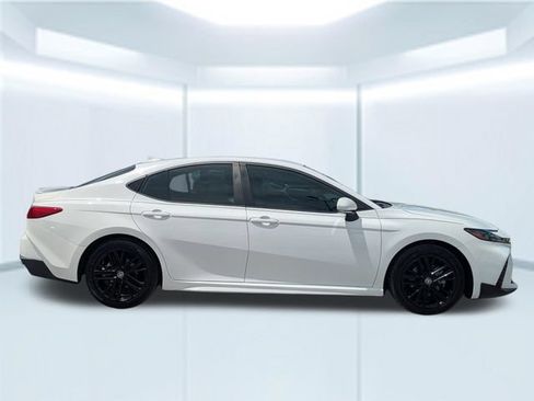 Used 2025 Toyota Camry SE w/ Convenience Package FWD image 8