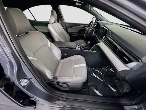 Used 2025 Toyota Camry SE image 29