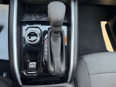 Used 2024 Chevrolet Colorado Trail Boss AWD/4WD image 18
