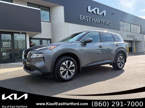 Used 2023 Nissan Rogue SV image 1