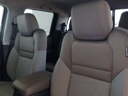 Used 2022 Nissan Frontier SV w/ Technology Package RWD image 16
